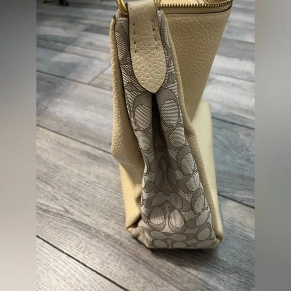 Coach Cream and Tan Hobo shoulder Bag - Picture 7 of 12